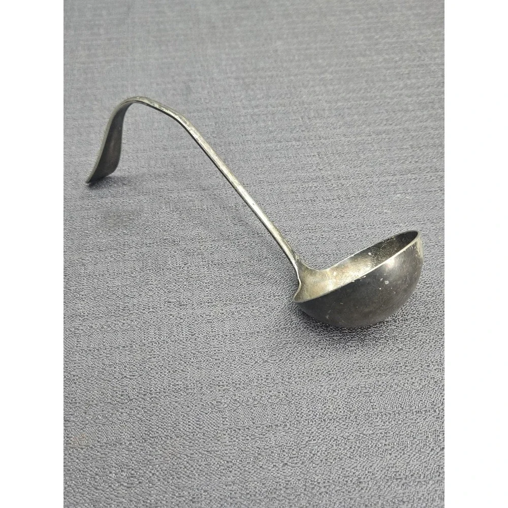 Vintage Silverplate Gravy Ladle Shell Pattern Hanging Handle LIQUID Mark